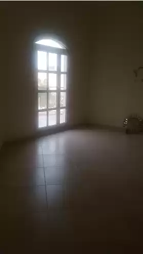 Residential Ready Property 2 Bedrooms U/F Apartment  for rent in Al Sadd , Doha #7867 - 1  image 
